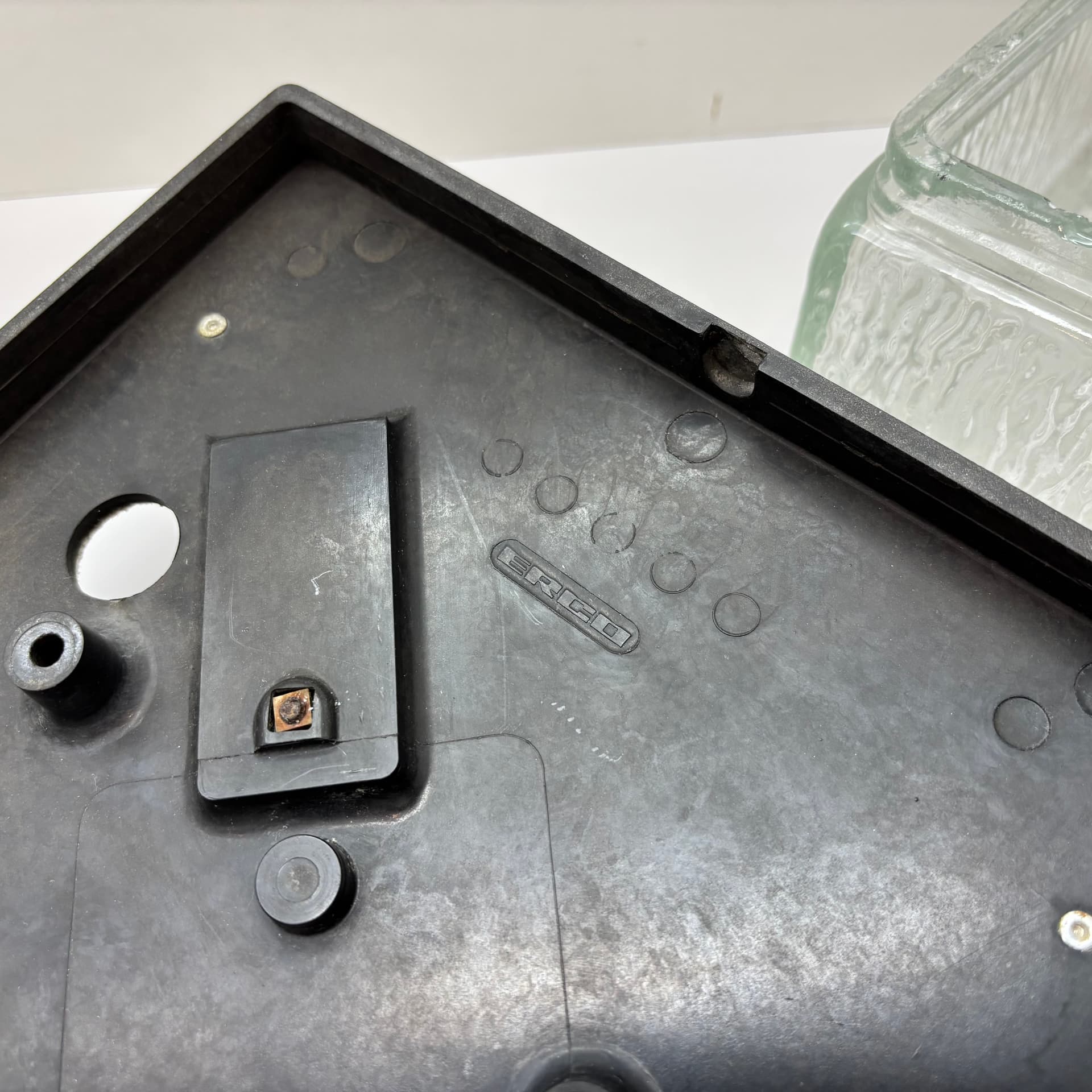 Kinkiet, transparentne szkło, bakelit czarny, ERCO, Niemcy, lata 70. - 131846