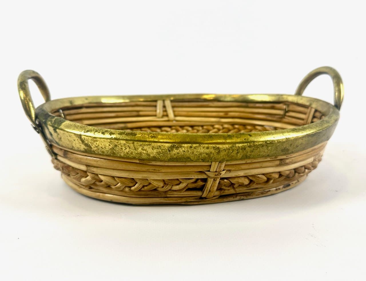 Basket centerpiece, blonde rattan, brass, Italy, 1960s. - 150168