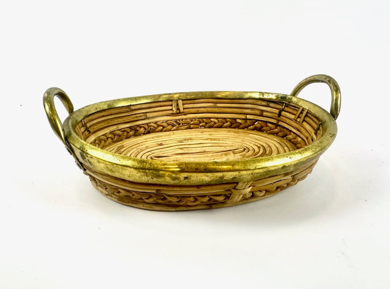 Basket centerpiece, blonde rattan, brass, Italy, 1960s. - 150176