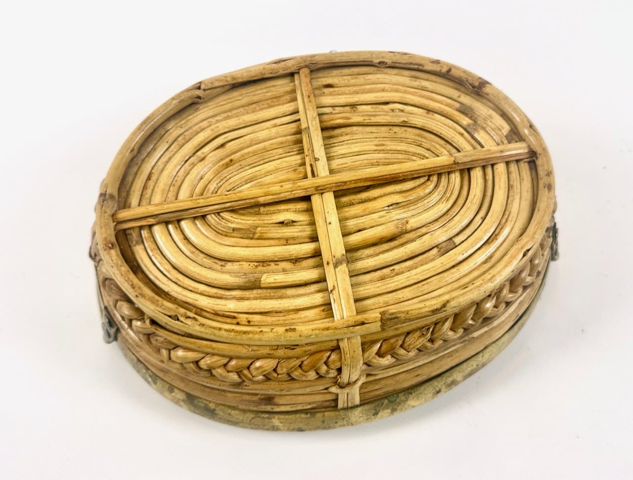 Basket centerpiece, blonde rattan, brass, Italy, 1960s. - 150173