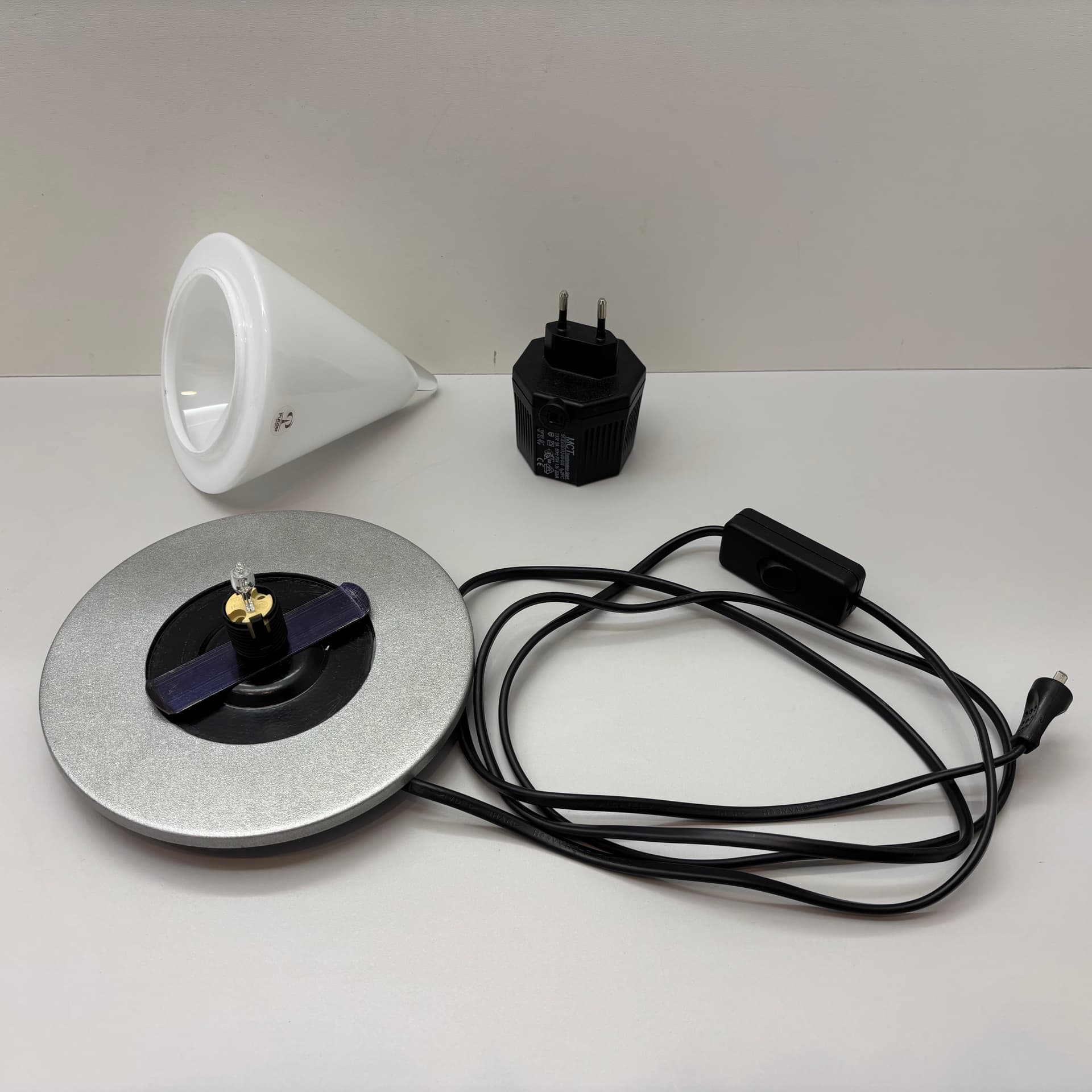 Lampka nocna, ivory white szkło, Peill&Putzler, Niemcy, lata 80. - 131857