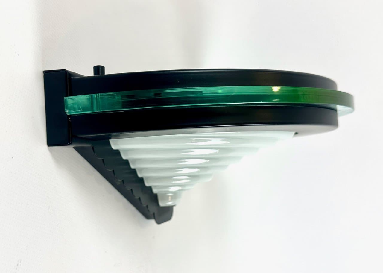 Kinkiet Cister, postmodernizm, metal czarny, akryl biały i zielony, Ikea, Szwecja, lata 80. - 150261