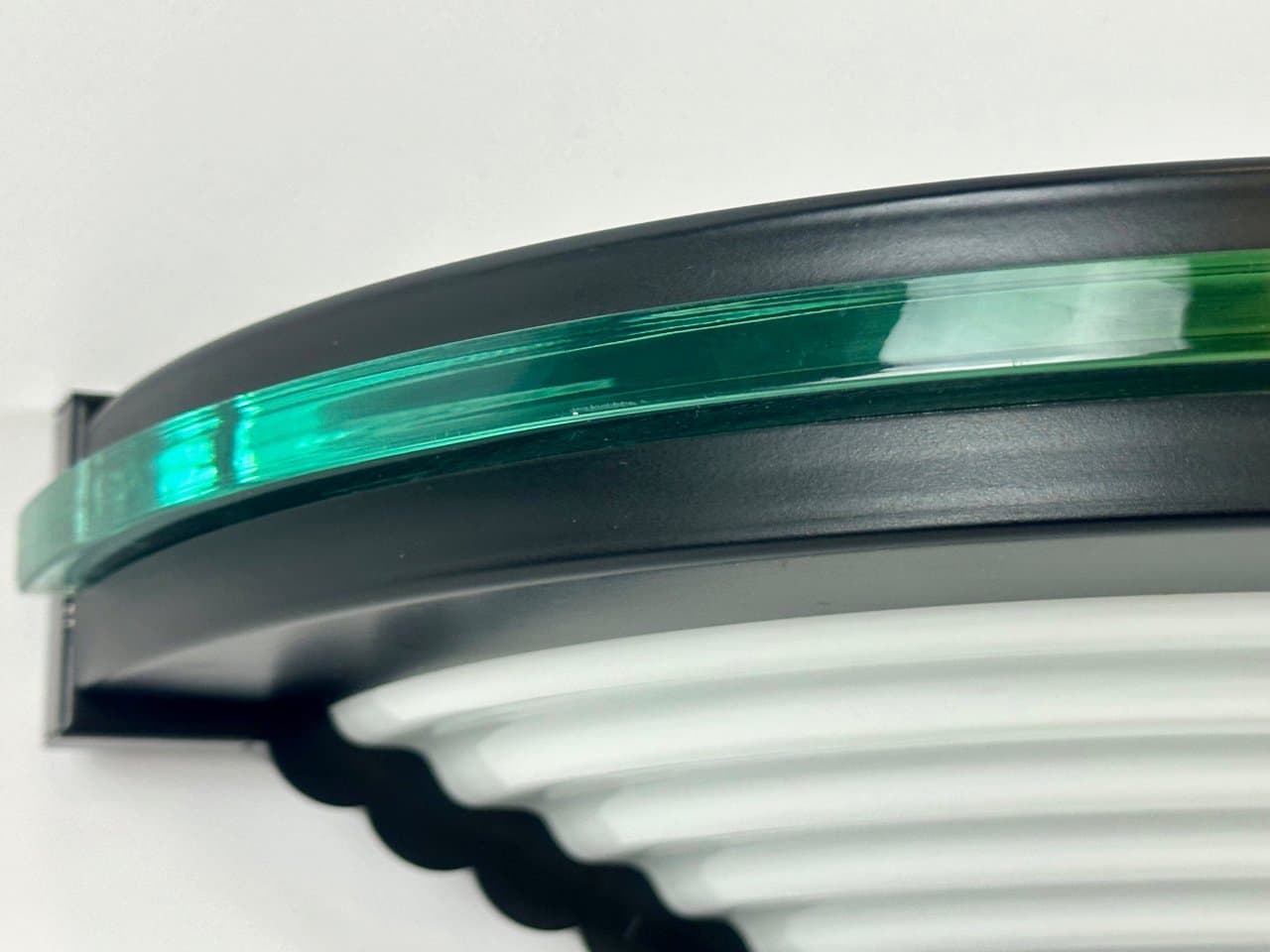 Kinkiet Cister, postmodernizm, metal czarny, akryl biały i zielony, Ikea, Szwecja, lata 80. - 150265