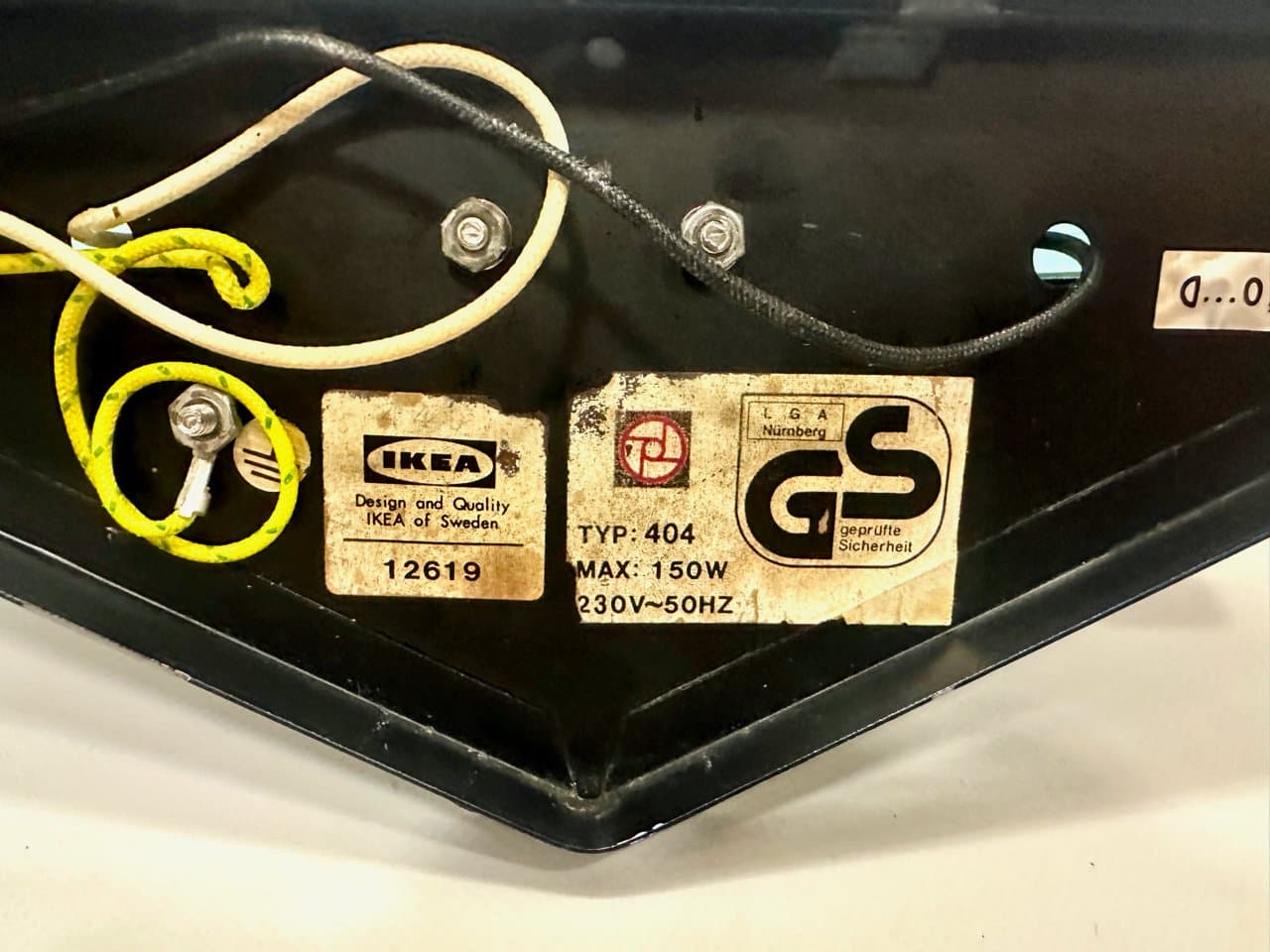 Kinkiet Cister, postmodernizm, metal czarny, akryl biały i zielony, Ikea, Szwecja, lata 80. - 150267