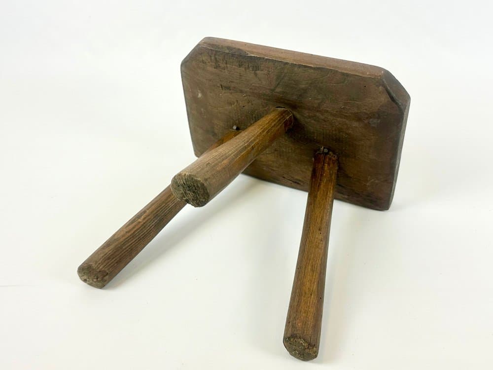 Taboret do dojenia, rustykalny, brązowy ciemny, buk dąb, Europa, XIX w. - 150354