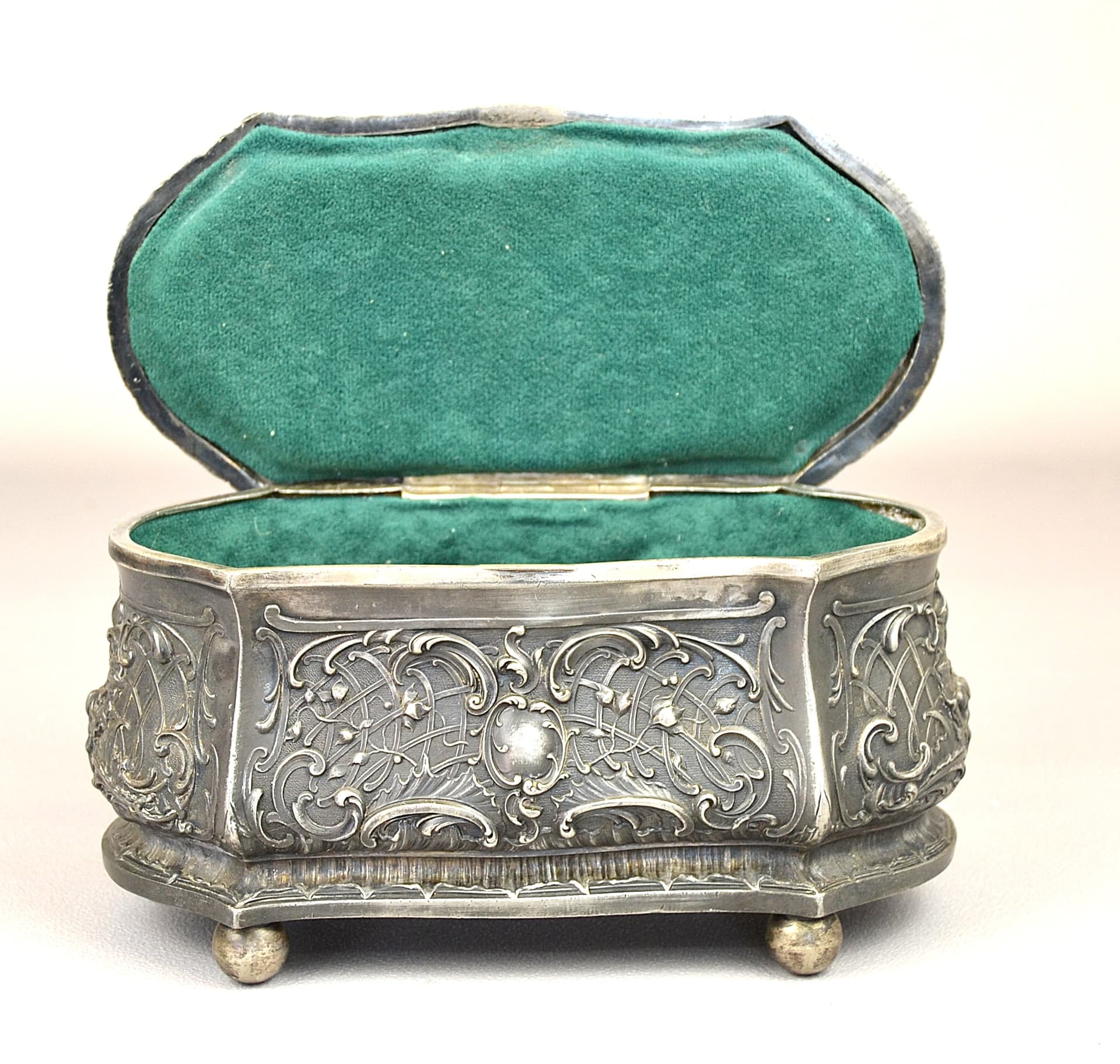 Decorative Box Rococo, silver metal, WMF, Germany, 19th c. - 1081