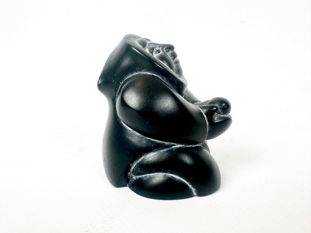 Zestaw dwóch figurek Inuitów, czarny, żywica, Boma, Kanada, lata 70. - 150682