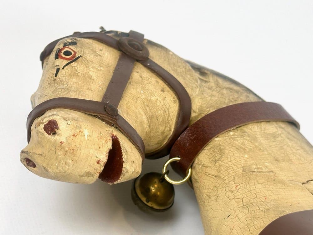 Figurka konia na kółkach, beżowy, drewno, początek XX w. - 150786