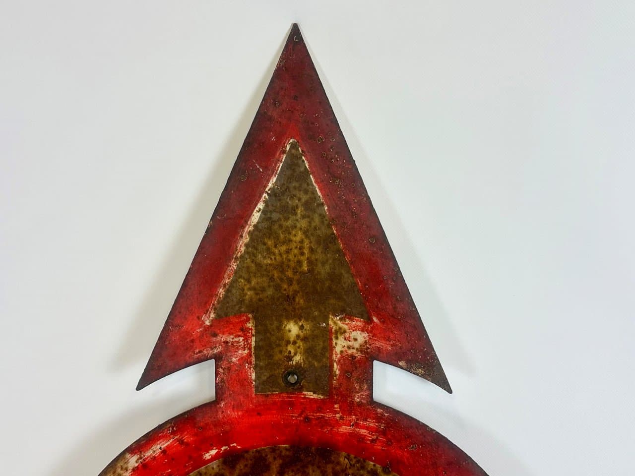 Znak drogowy wojskowy, czerwony, żeliwo, Niemcy, lata 40. - 150947