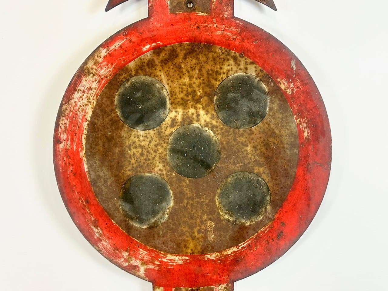 Znak drogowy wojskowy, czerwony, żeliwo, Niemcy, lata 40. - 150946