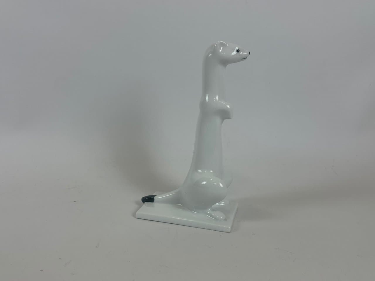 Figurka gronostaja, biały, porcelana, proj. T. Vaa, Porsgrund, Norwegia, lata 60. - 151136