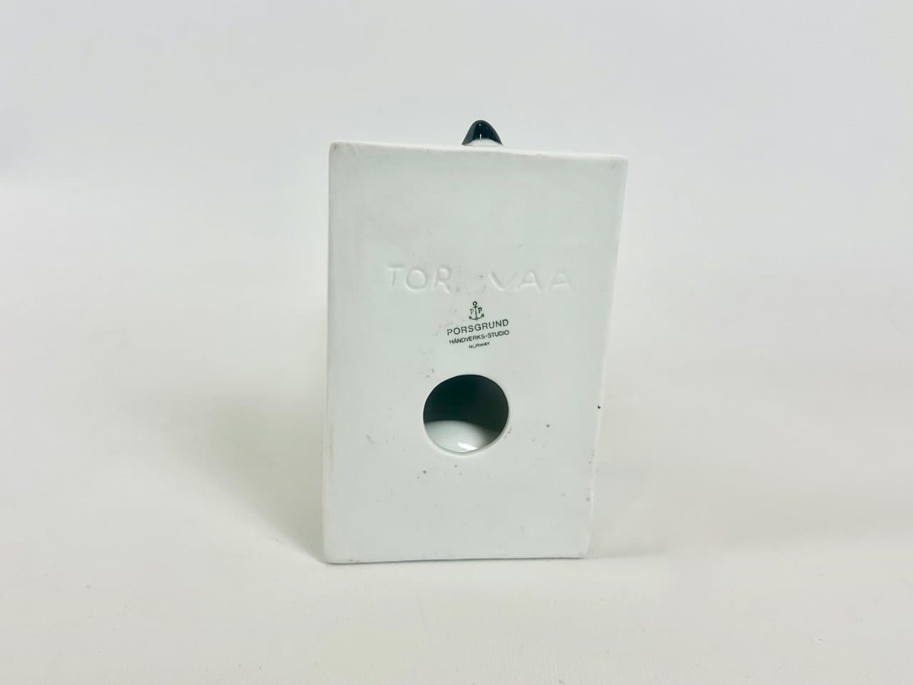 Figurka gronostaja, biały, porcelana, proj. T. Vaa, Porsgrund, Norwegia, lata 60. - 151143