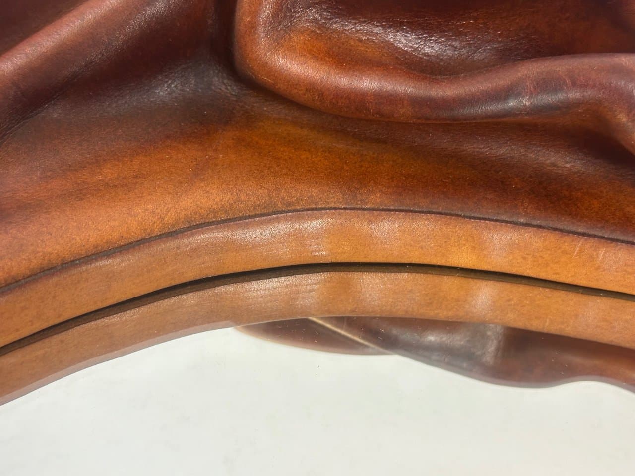 Lustro, Brutalizm, skóra jasnobrązowa, szkło, drewno, Polska, lata 70. - 151234