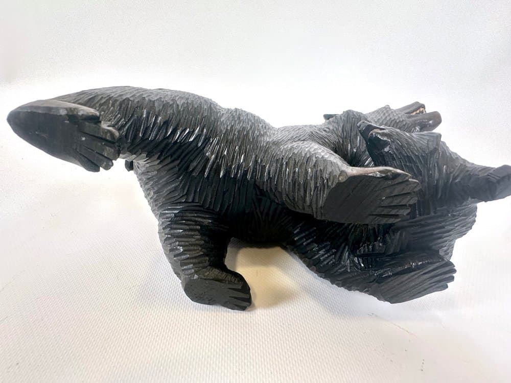 Figurka Ainu Niedźwiedzica z Młodym, brązowy, orzech, Japonia, początek XX w. - 151245