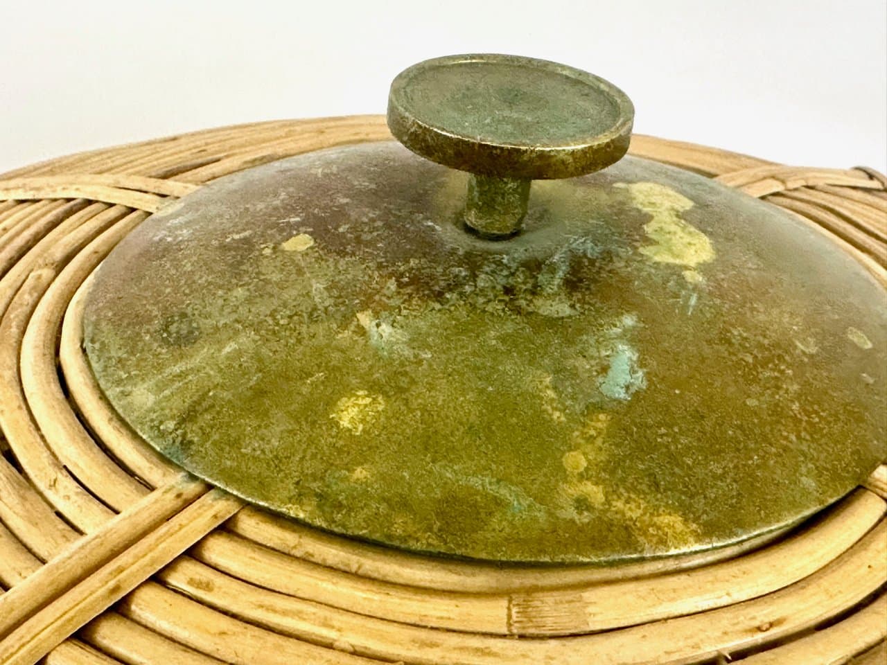 Kosz mid-century, beżowy, bambus, mosiądz, Włochy, lata 50. - 151279