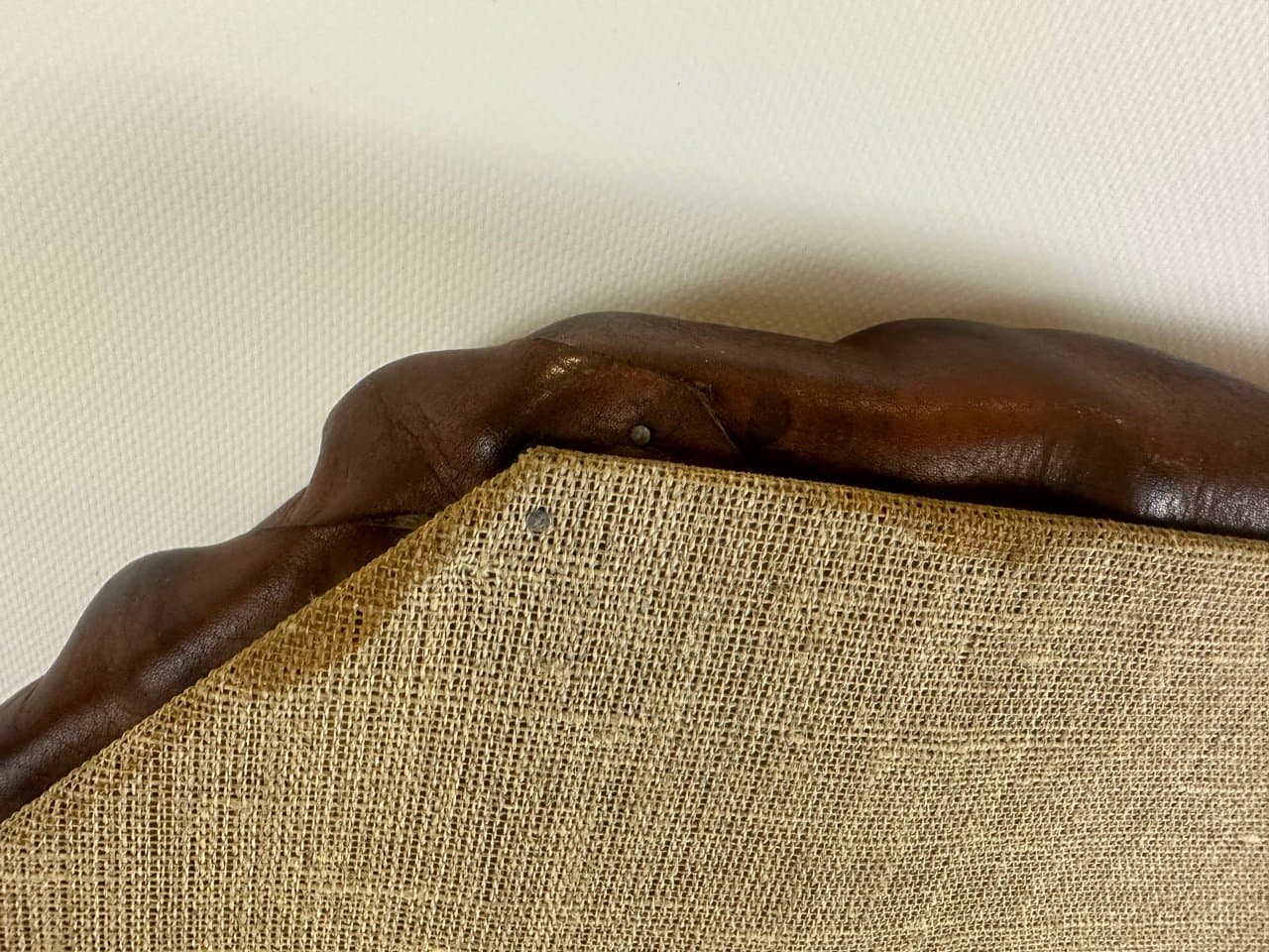 Lustro brutalistyczne, skóra brązowa, szkło, drewno, Polska, lata 70. - 151334