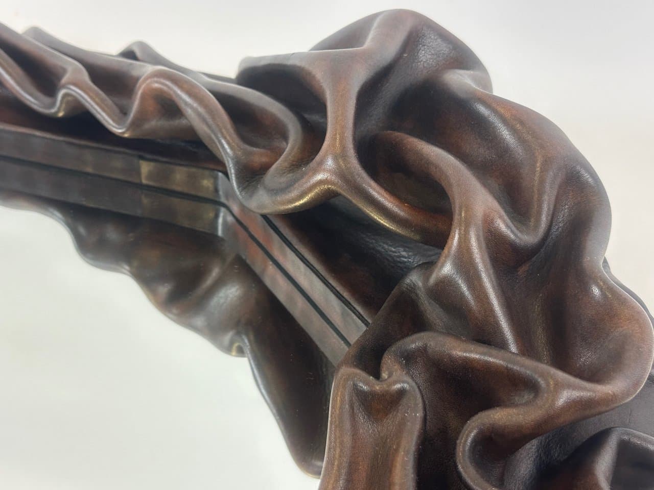 Lustro brutalistyczne, skóra brązowa, szkło, drewno, Polska, lata 70. - 151331