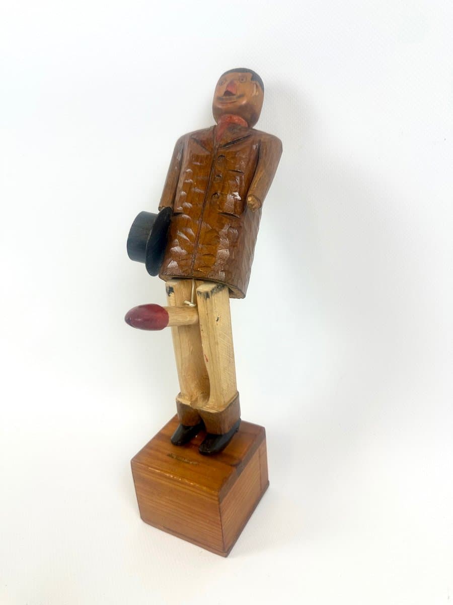 Figura mężczyzny z kapeluszem, brązowy, drewno, Szwecja, lata 10. - 151493