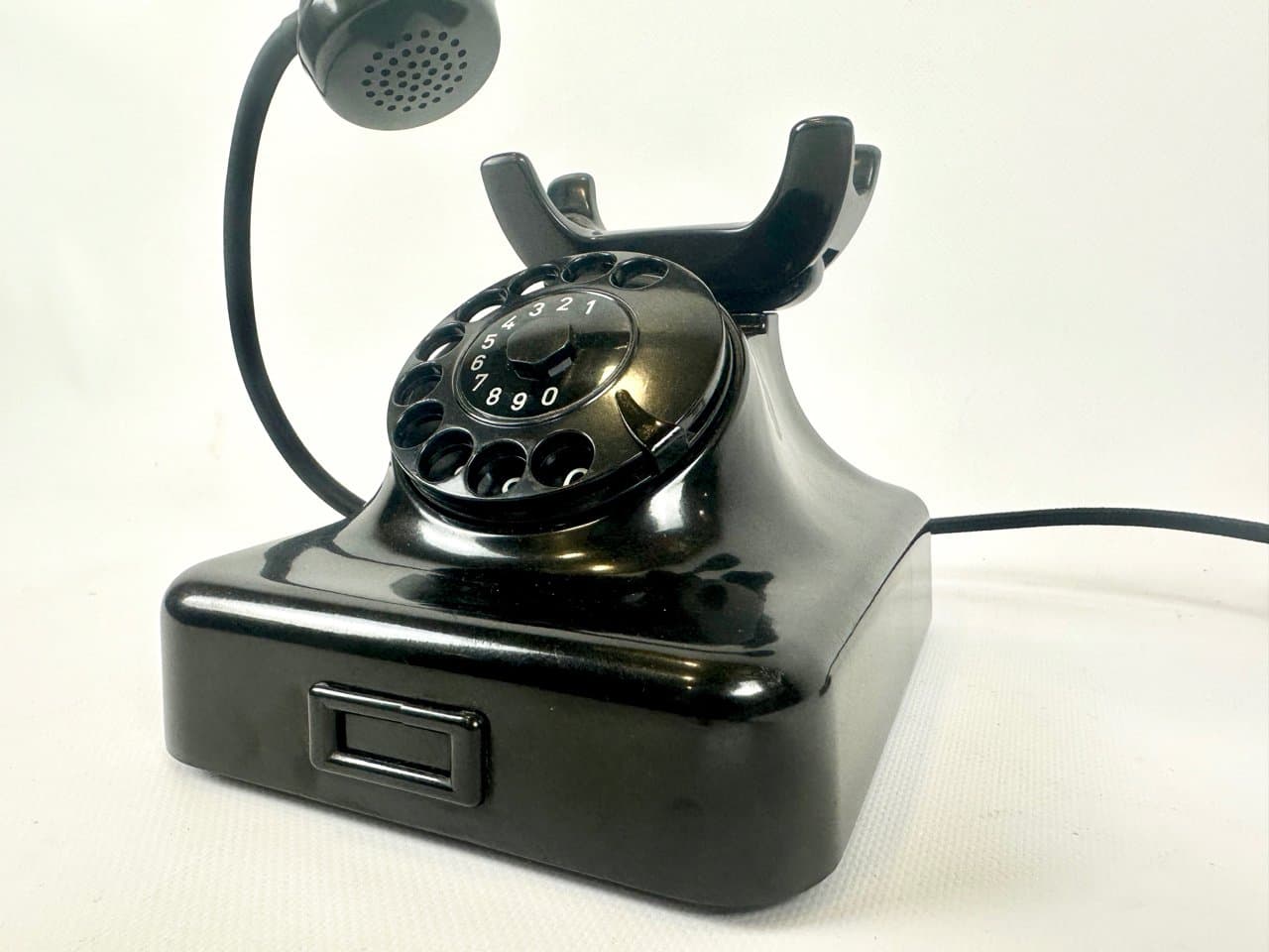 Table lamp, Art Deco, black Bakelite, Germany, 1930s. - 151517