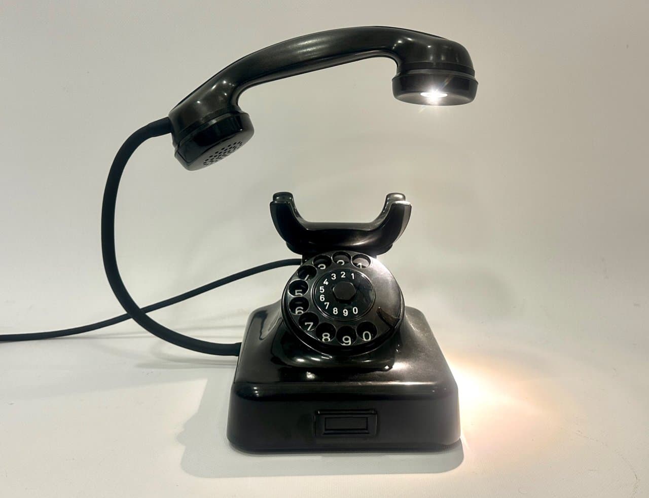 Table lamp, Art Deco, black Bakelite, Germany, 1930s. - 151518