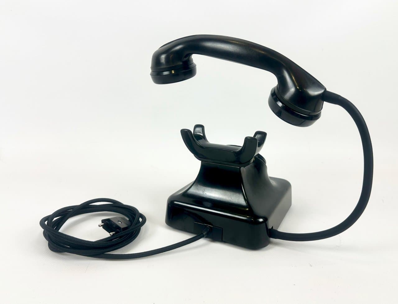 Table lamp, Art Deco, black Bakelite, Germany, 1930s. - 151512