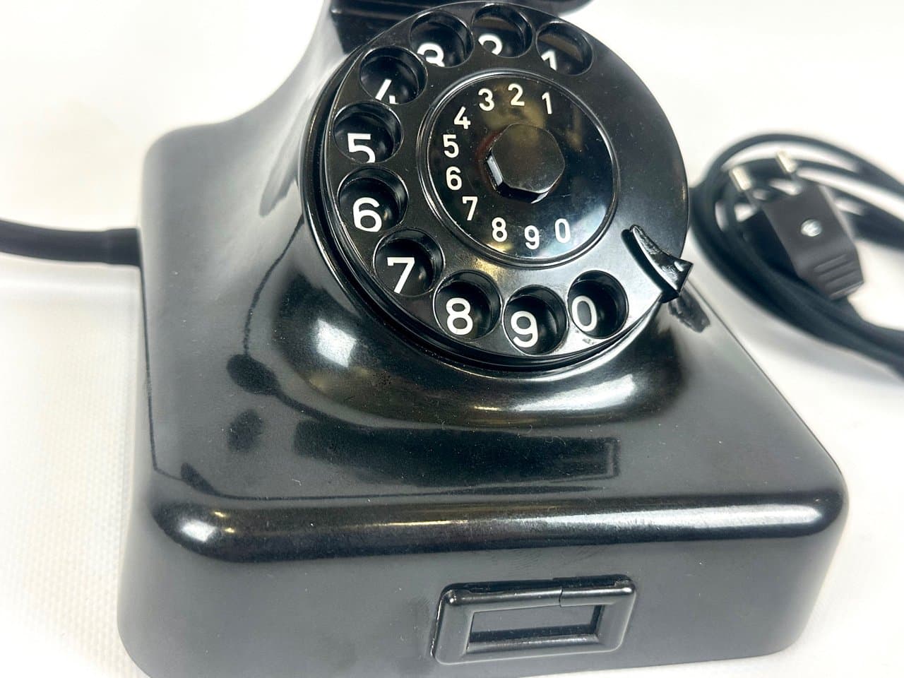 Table lamp, Art Deco, black Bakelite, Germany, 1930s. - 151516