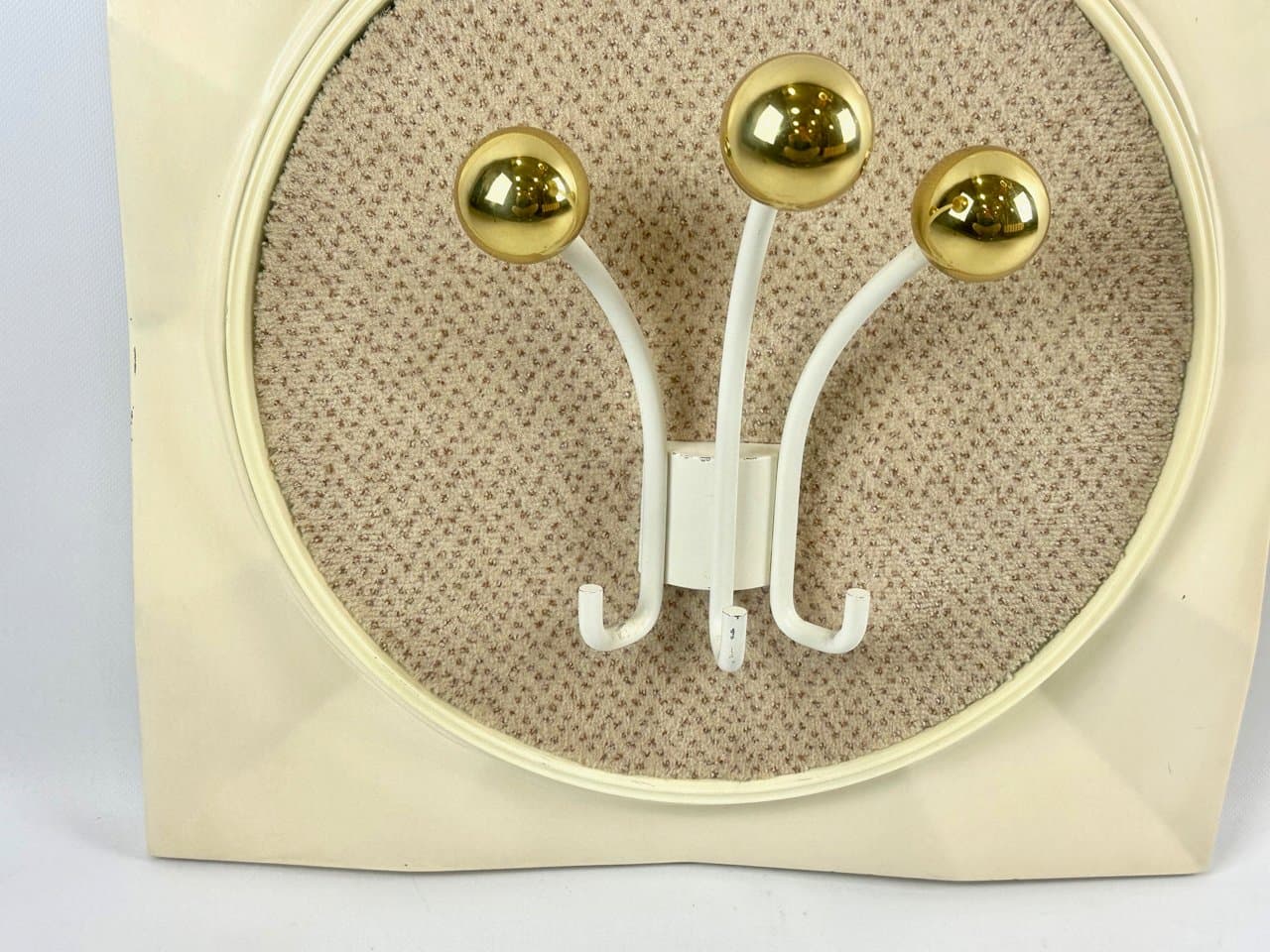 Wieszak ścienny, kość słoniowa, metal, tkanina, plastik, Niemcy, lata 70. - 151586