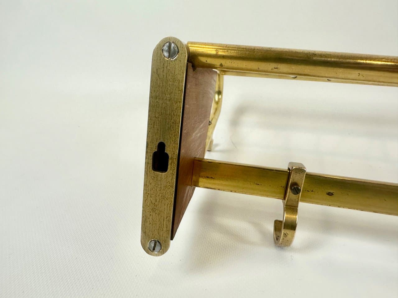 Wieszak stojący, teak ciemnobrązowy, mosiądz złoty, stal czarna, Niemcy, lata 50. - 151951