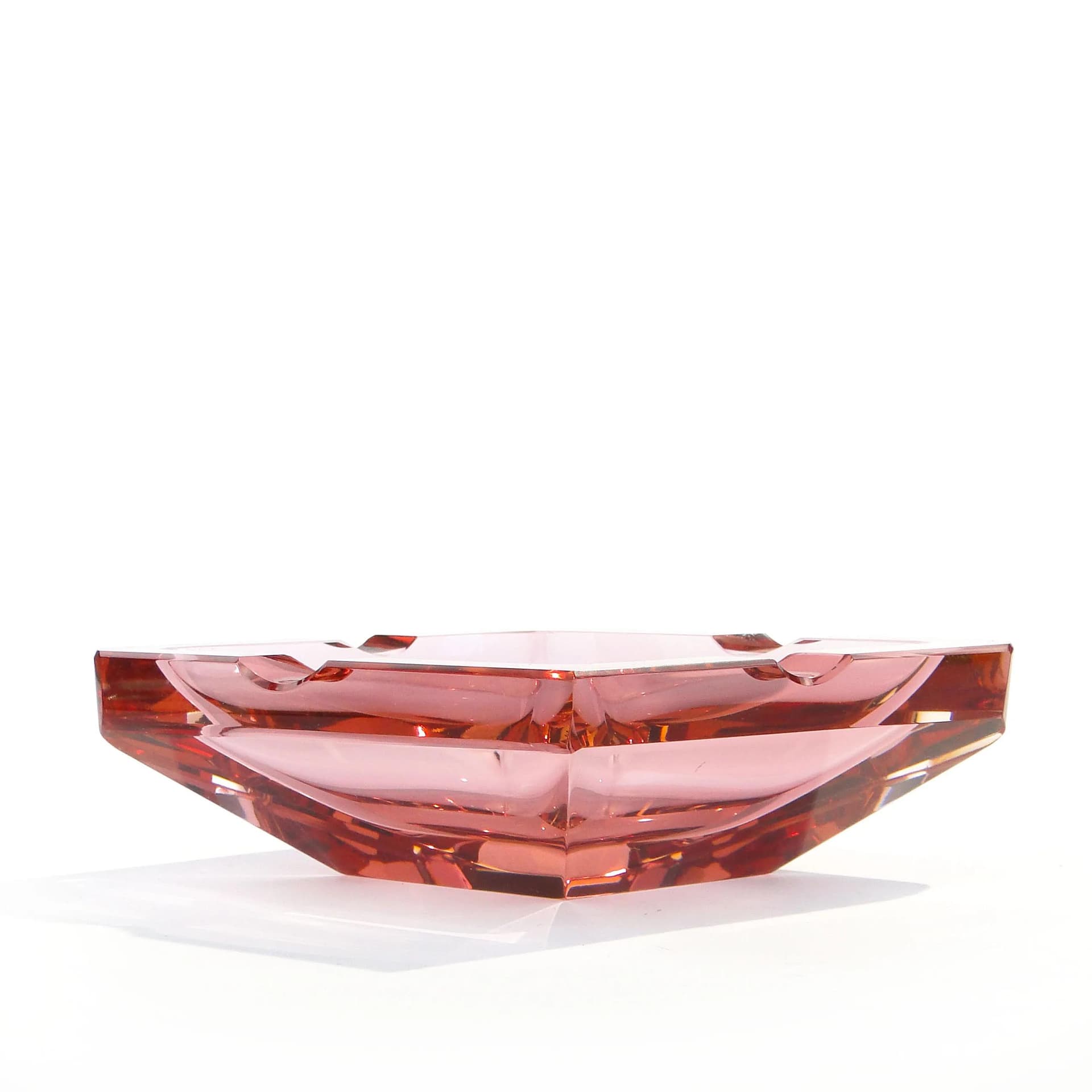 Ashtray Art Deco, raspberry crystal, Moser, Czech Republic, 1930s. - 9201