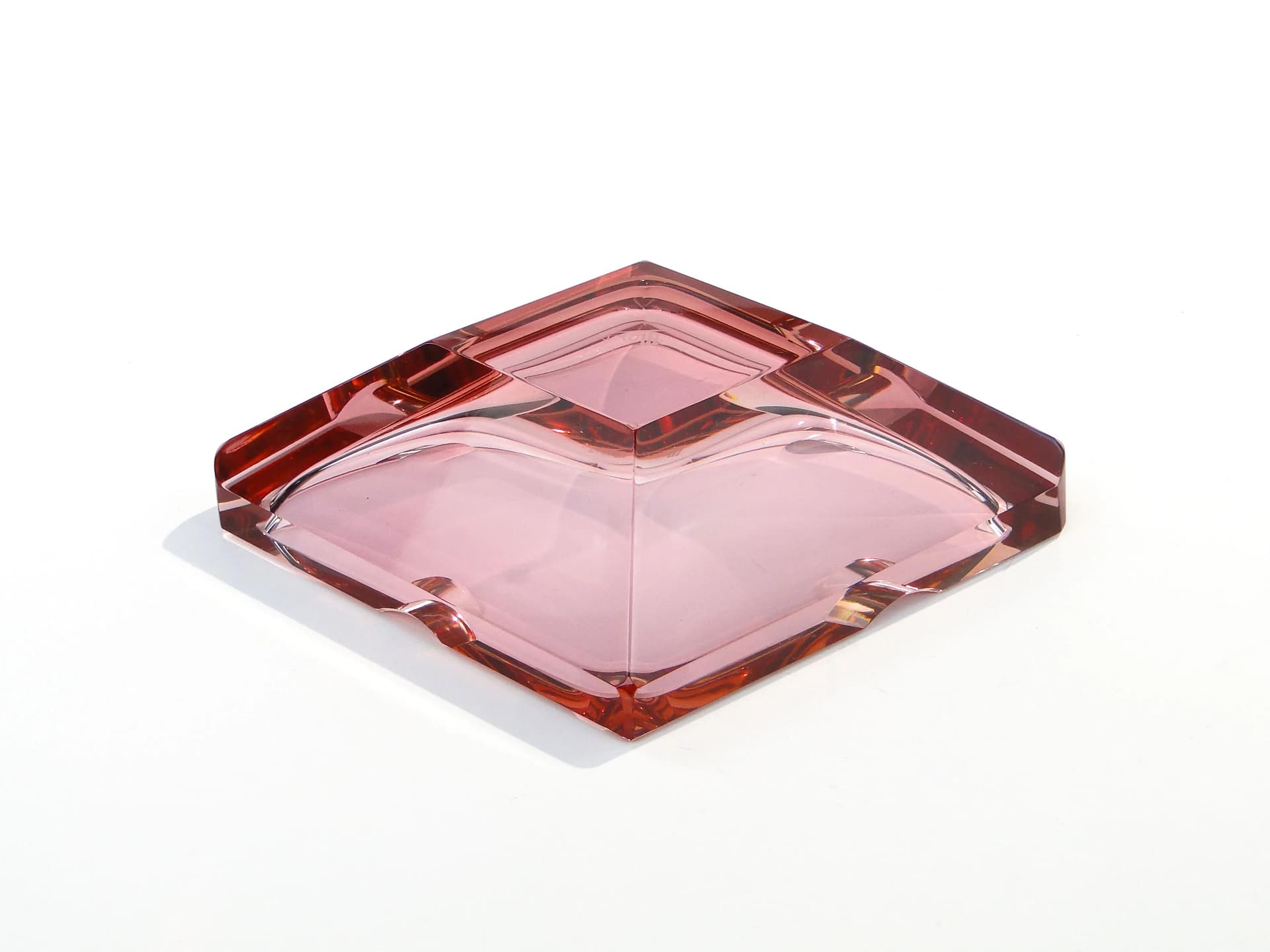 Ashtray Art Deco, raspberry crystal, Moser, Czech Republic, 1930s. - 9205
