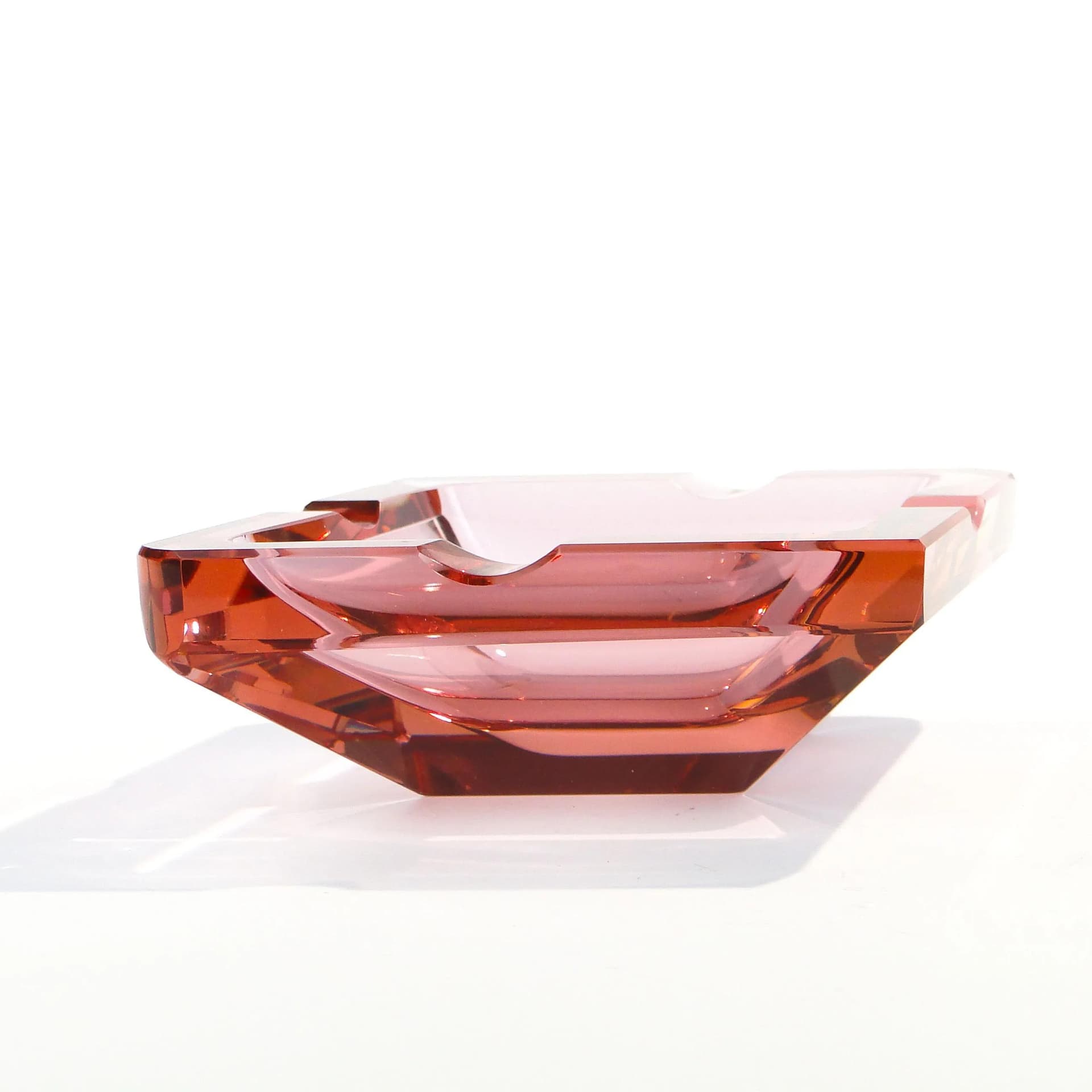 Ashtray Art Deco, raspberry crystal, Moser, Czech Republic, 1930s. - 9202