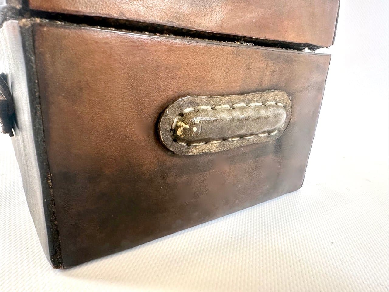 Pudełko na biżuterię, brązowy, skóra naturalna, Polska, lata 80. - 152024