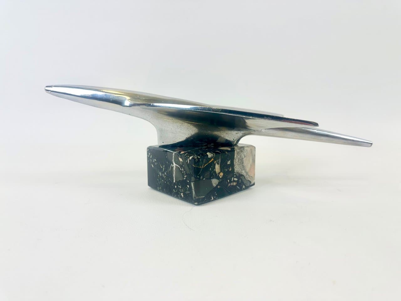 Maskotka samochodowa Art déco Simca Ariane, srebrny, mosiądz niklowany, marmur czarny, Francja, lata 60. - 152373