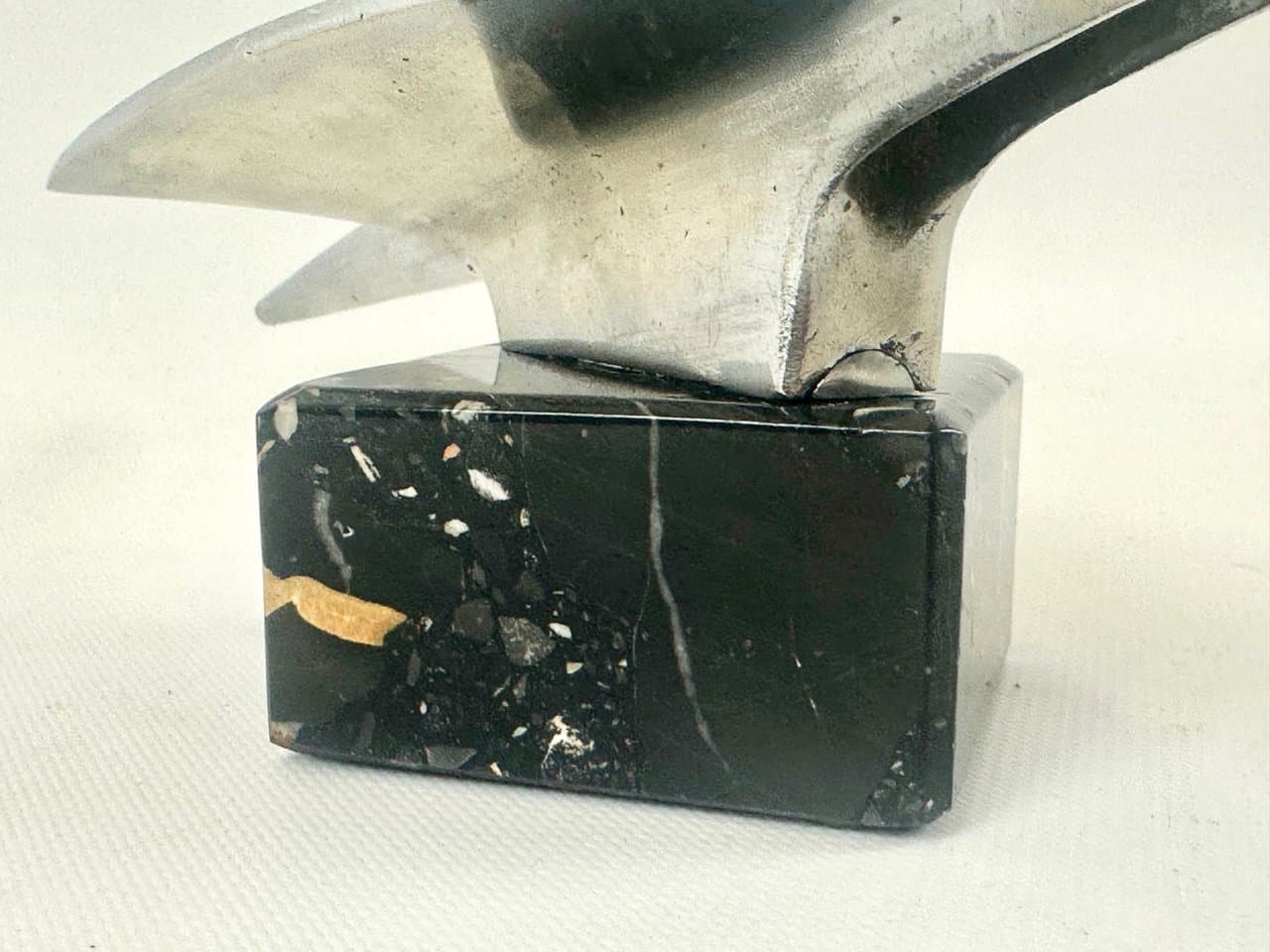 Maskotka samochodowa Art déco Simca Ariane, srebrny, mosiądz niklowany, marmur czarny, Francja, lata 60. - 152378