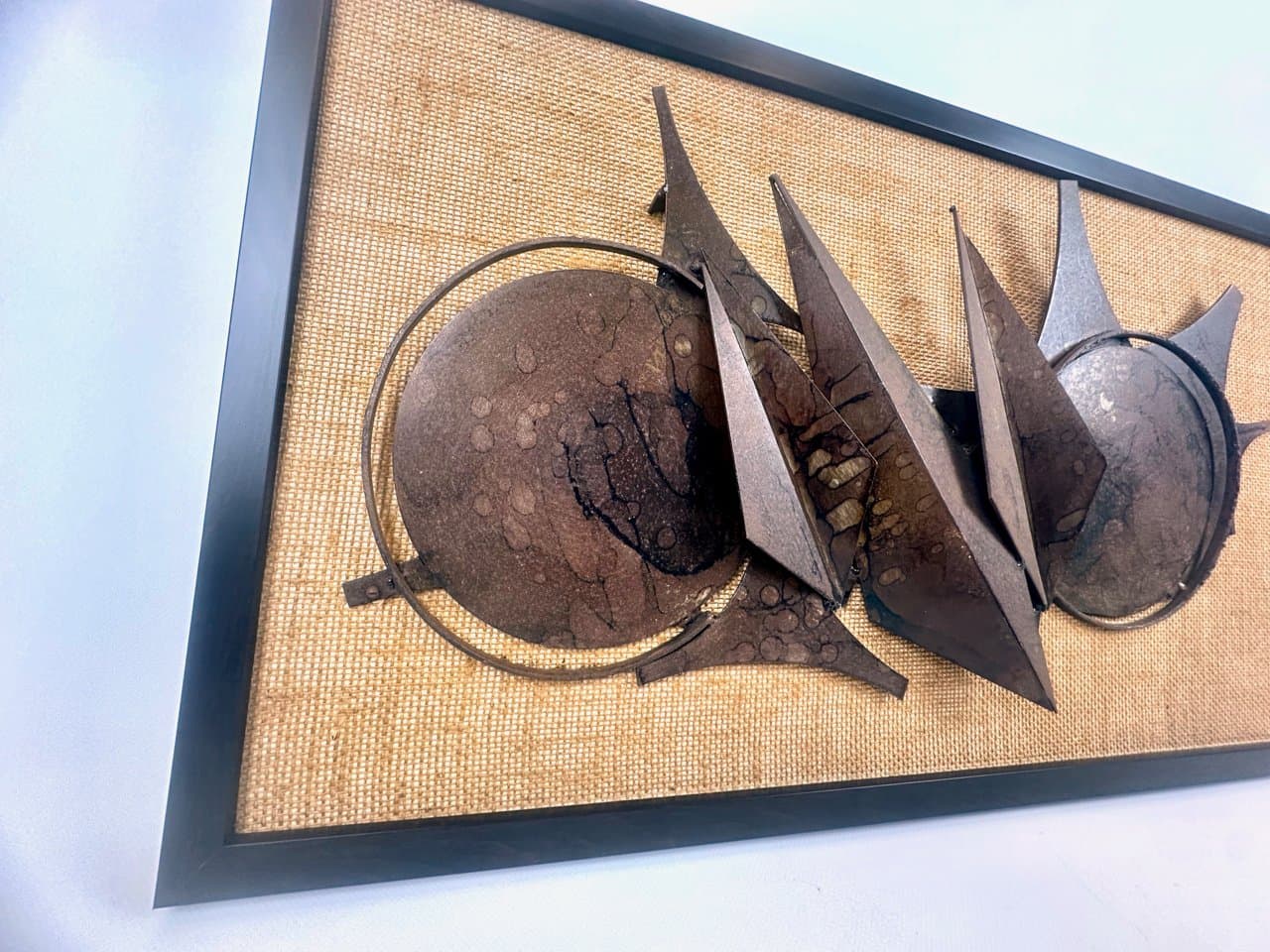 Relief ścienny Brutalistyczny, brązowy żółty, żeliwo drewno juta, Dania, lata 80. - 152415