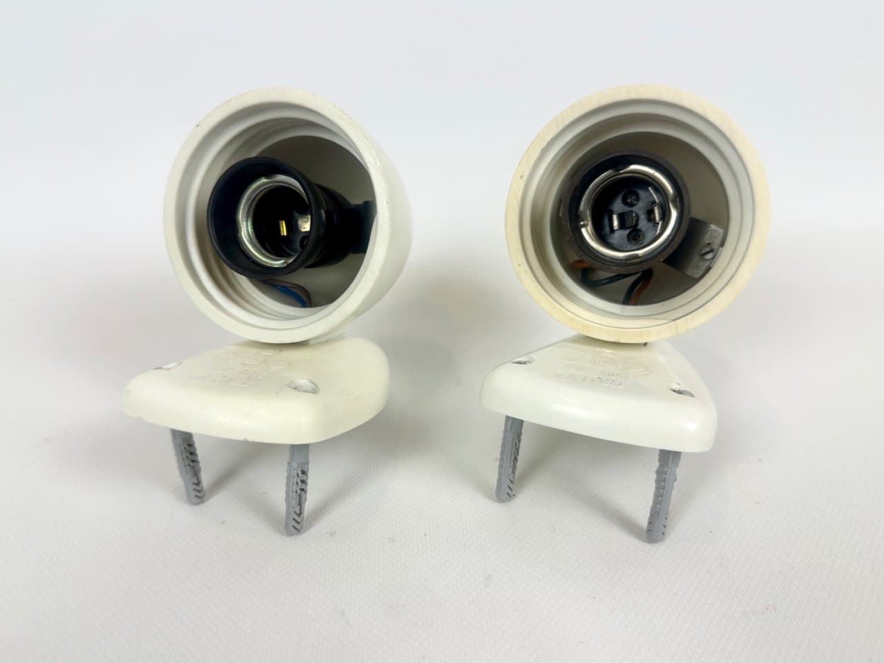 Para kinkietów ściennych Bauhaus Model 13702, kość słoniowa, bakelit, Czechosłowacja, lata 40. - 152567