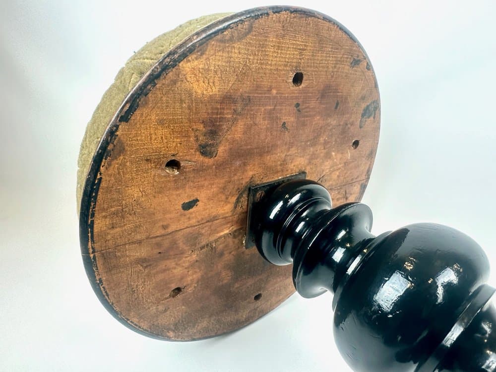 Stołek fortepianowy, oliwkowa tkanina, buk czarny, początek XX w. - 152641