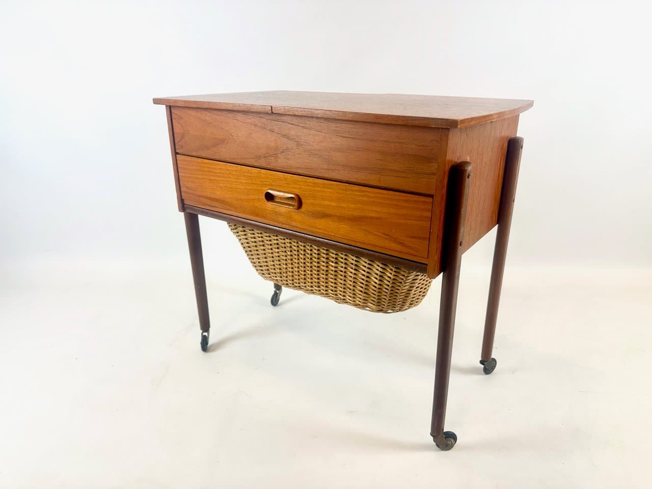 Stolik do szycia, teak brązowy, Dania, lata 60. - 152810