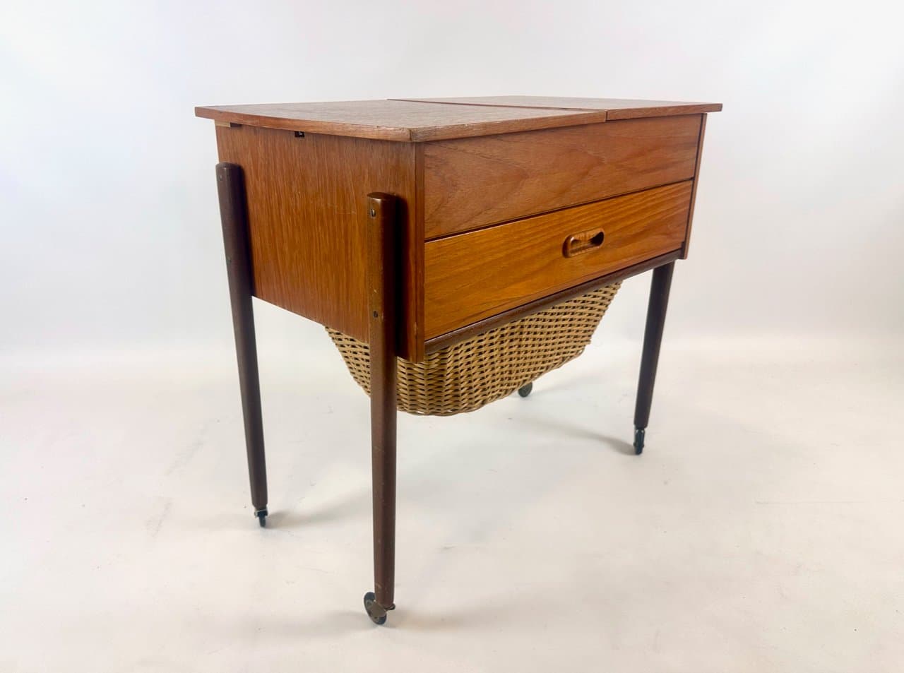 Stolik do szycia, teak brązowy, Dania, lata 60. - 152807