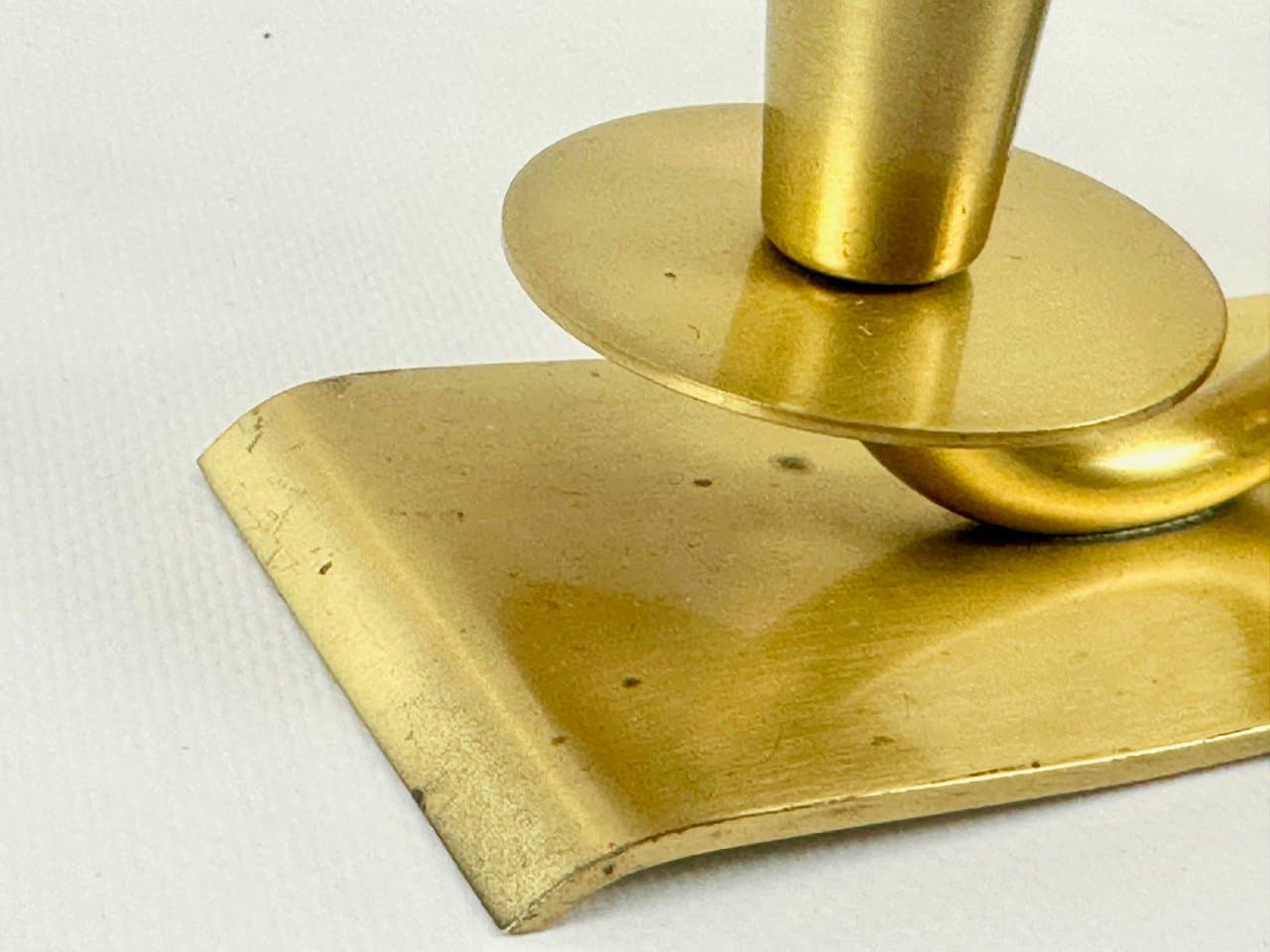 Świecznik, złoty, mosiądz, proj. W. Andersson, Ystad Metall, Szwecja, lata 50. - 152907