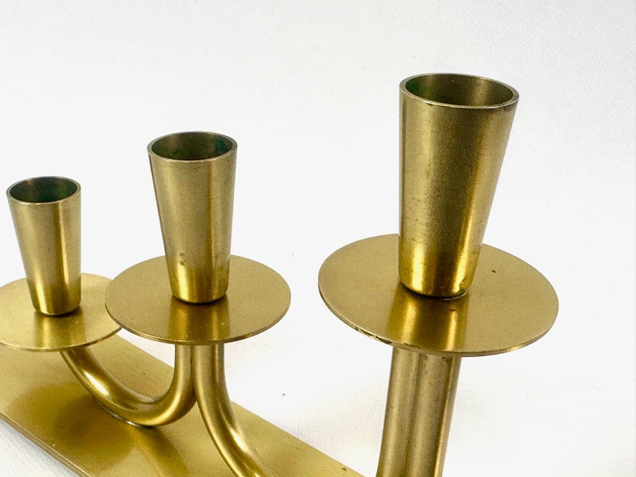 Świecznik, złoty, mosiądz, proj. W. Andersson, Ystad Metall, Szwecja, lata 50. - 152906