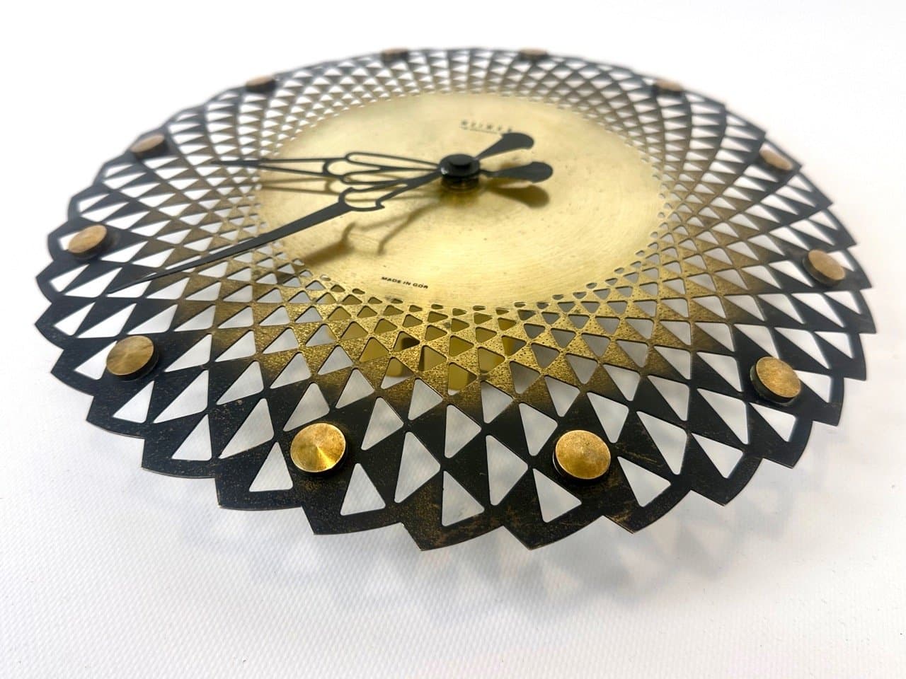 Zegar ścienny, czarny złoty, mosiądz stal, Niemcy, lata 60. - 153081