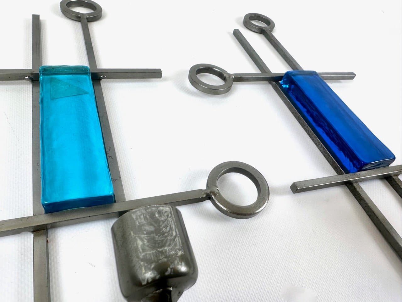 Para świeczników ściennych, modernistyczna, szkło niebieskie, żelazo srebrnoszare, Dania, lata 70. - 153185