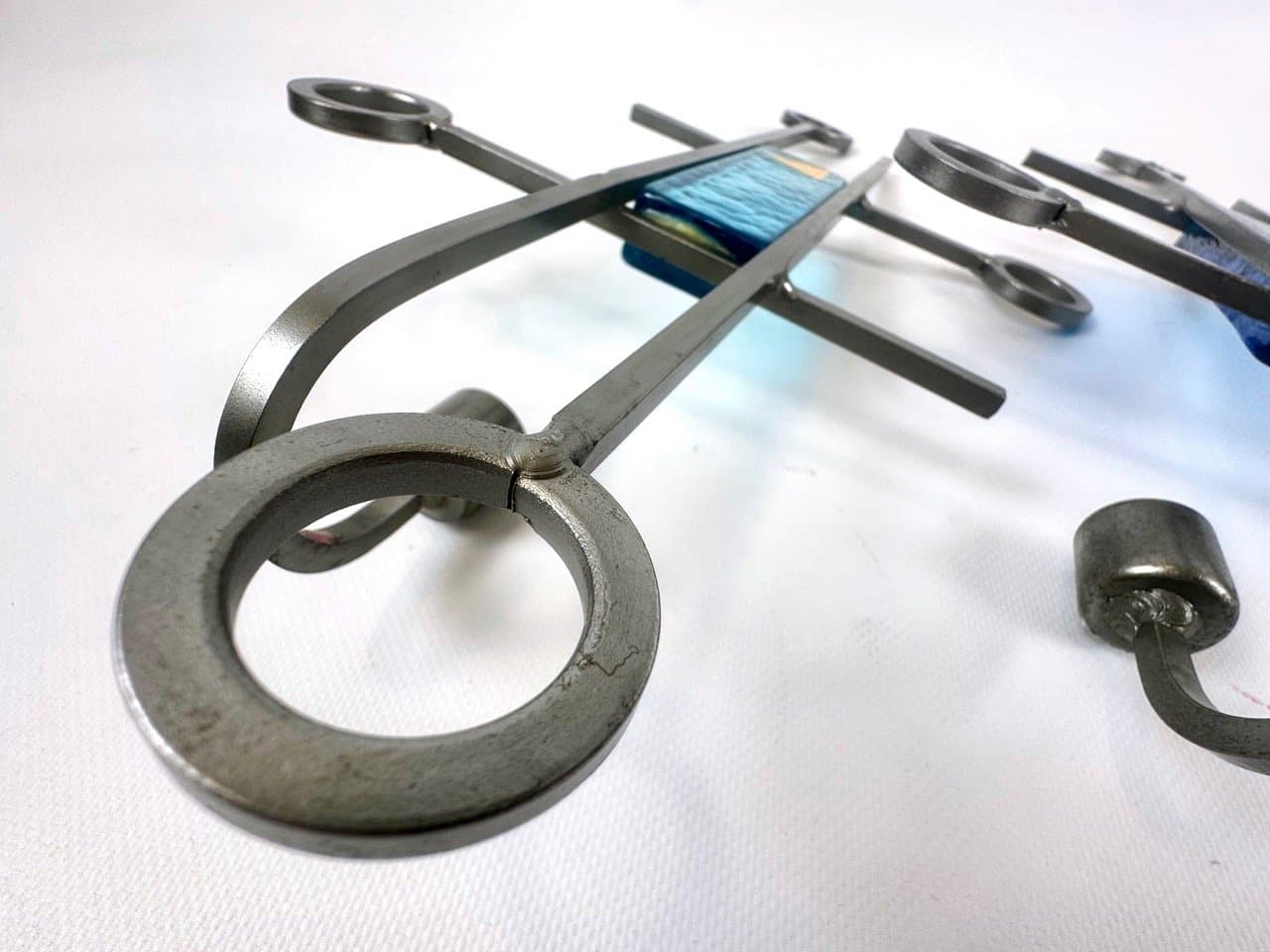 Para świeczników ściennych, modernistyczna, szkło niebieskie, żelazo srebrnoszare, Dania, lata 70. - 153184