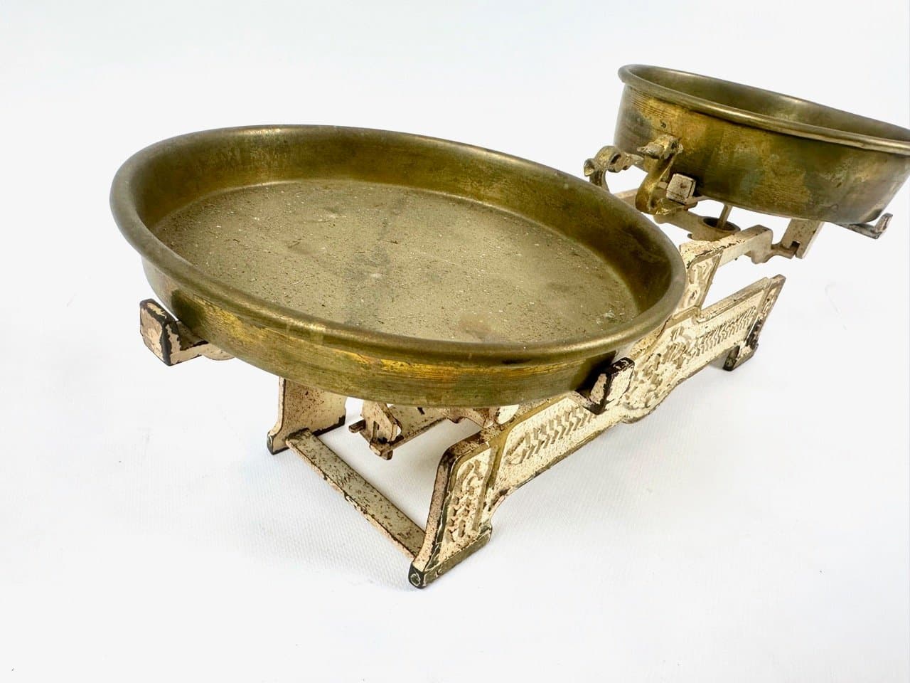 Kitchen Scale Sfinx, Art Nouveau, ivory white cast iron, golden brass, Czech Republic, early 20th c. - 153193