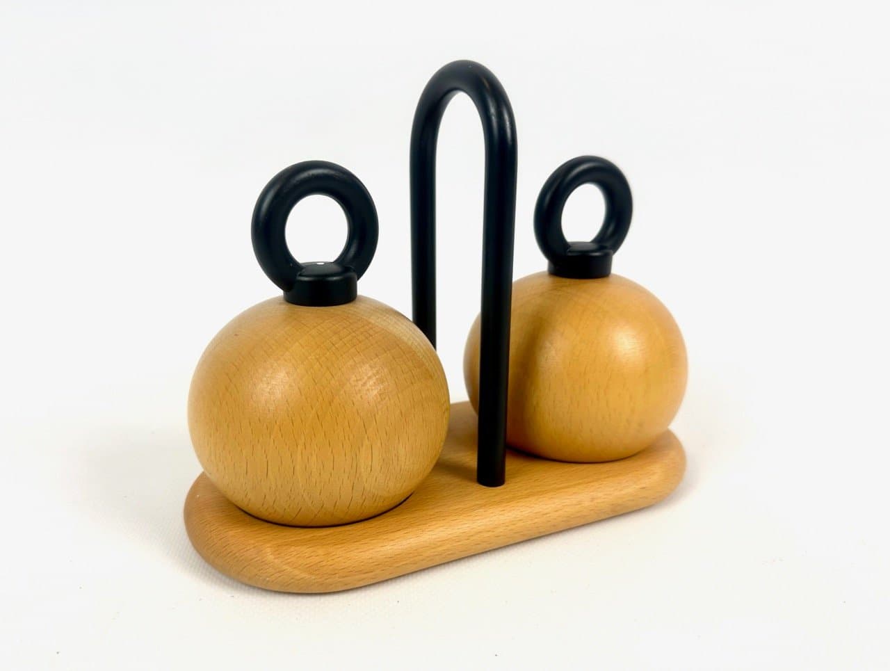 Zestaw młynków Ball Boy, brązowy jasny buk, metal czarny, proj. R. Nissen, C. Jørgensen, Dania, lata 80. - 153290