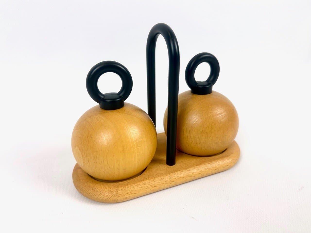 Zestaw młynków Ball Boy, brązowy jasny buk, metal czarny, proj. R. Nissen, C. Jørgensen, Dania, lata 80. - 153292
