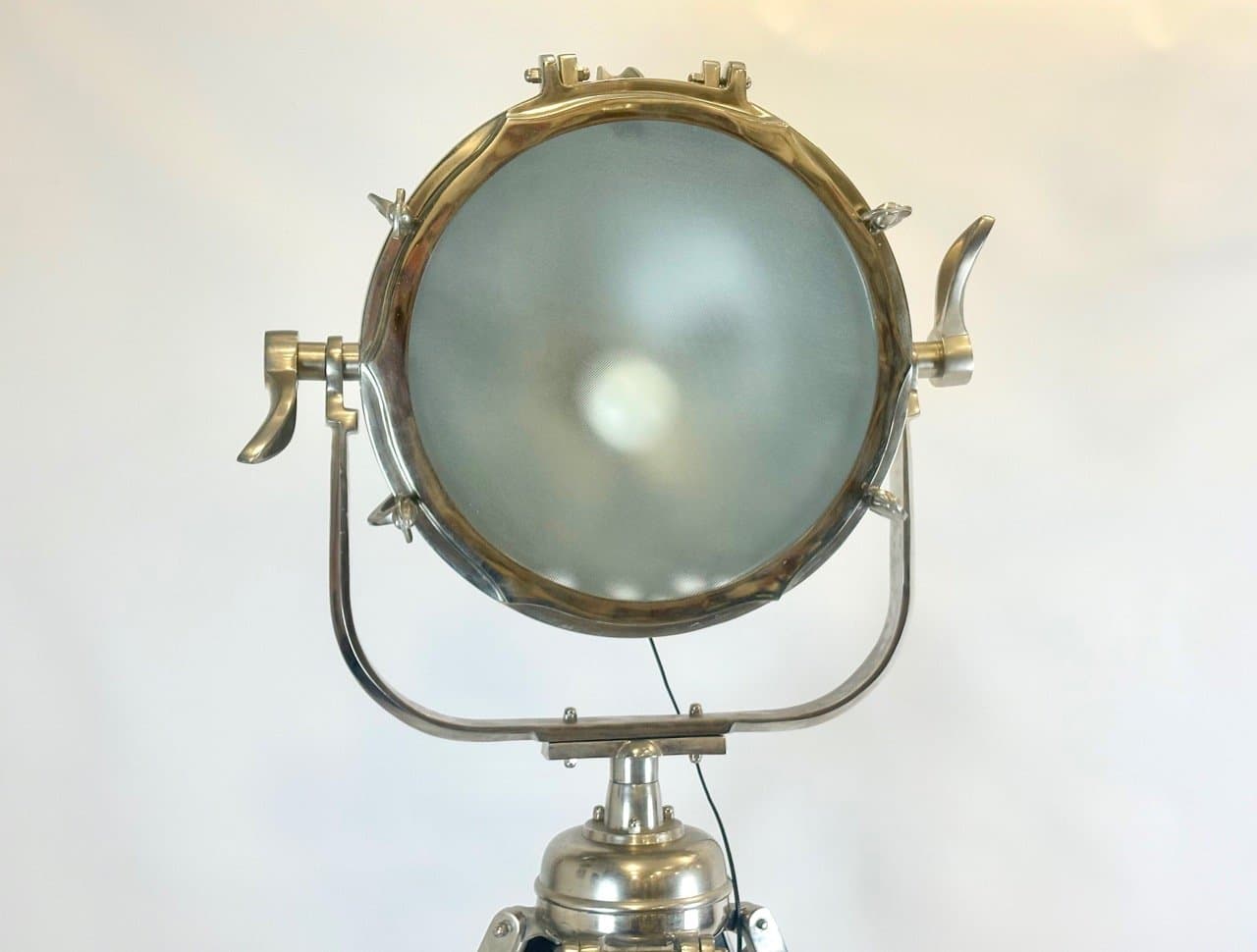 Lampa podłogowa tripod, aluminium srebrny, drewno czarny, lata 80. - 153301