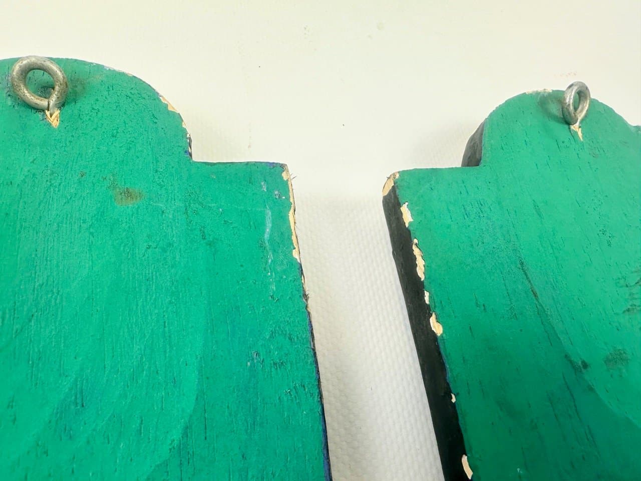 Pair of wall masks, Folk Art, black white red wood, Indonesia, 19th c. - 153338