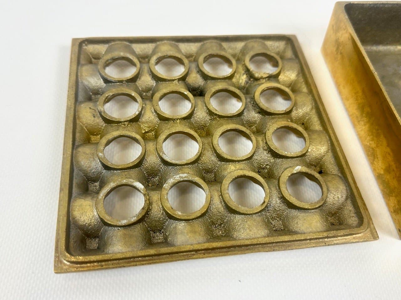 Popielniczka Ultima, złoty, mosiądz, proj. H. Bäckström, B. Ljungberg, Szwecja, lata 60. - 153374